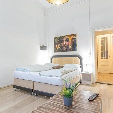 Chic Apartment- Suitable For Longstays Near Matzleinsforferplatz Wien Eksteriør billede