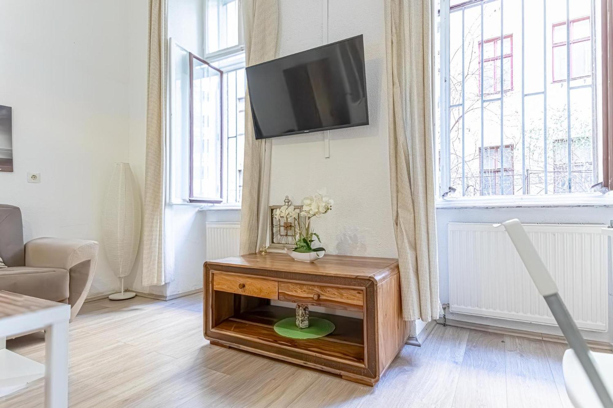 Chic Apartment- Suitable For Longstays Near Matzleinsforferplatz Wien Eksteriør billede
