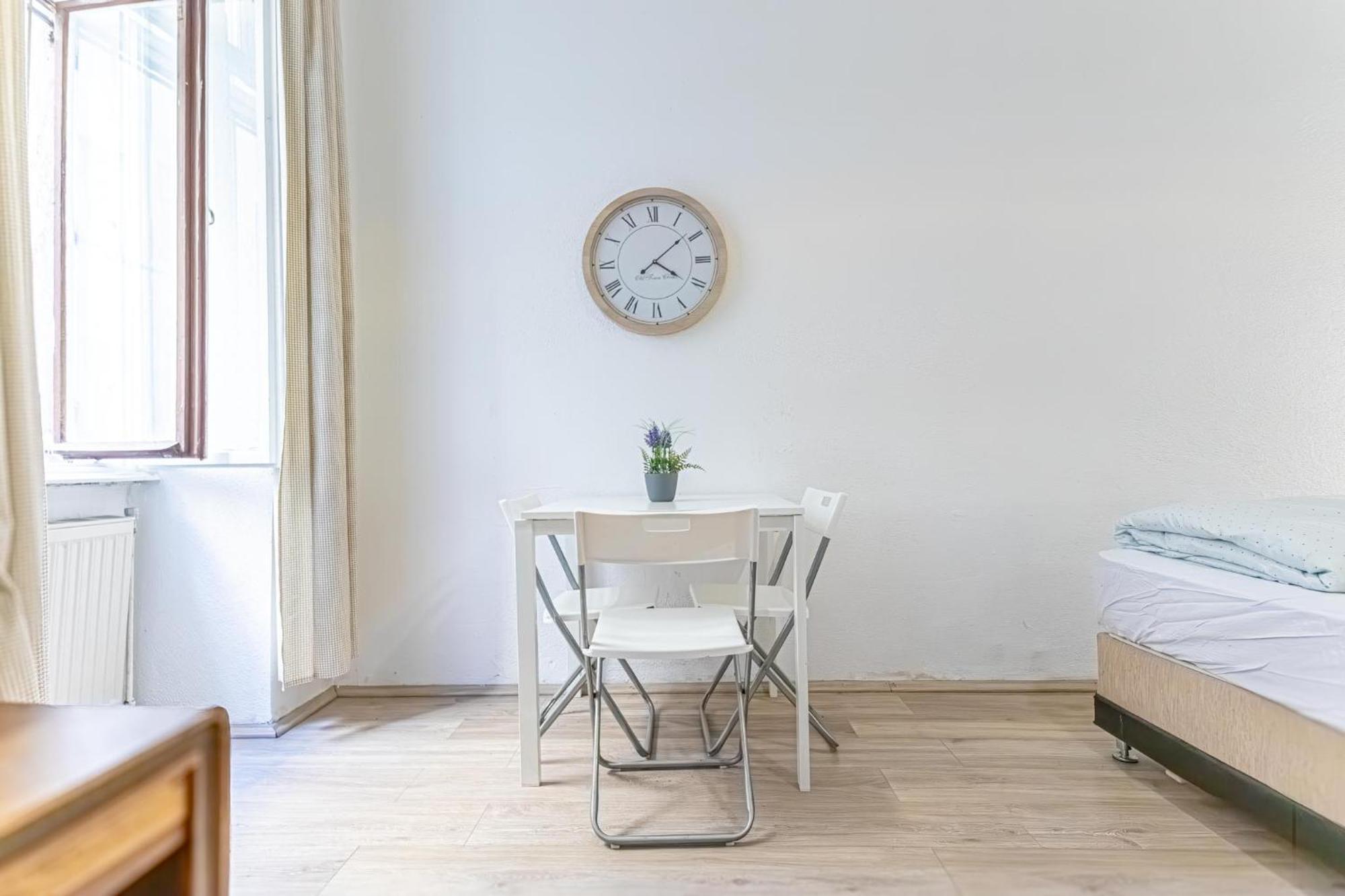 Chic Apartment- Suitable For Longstays Near Matzleinsforferplatz Wien Eksteriør billede