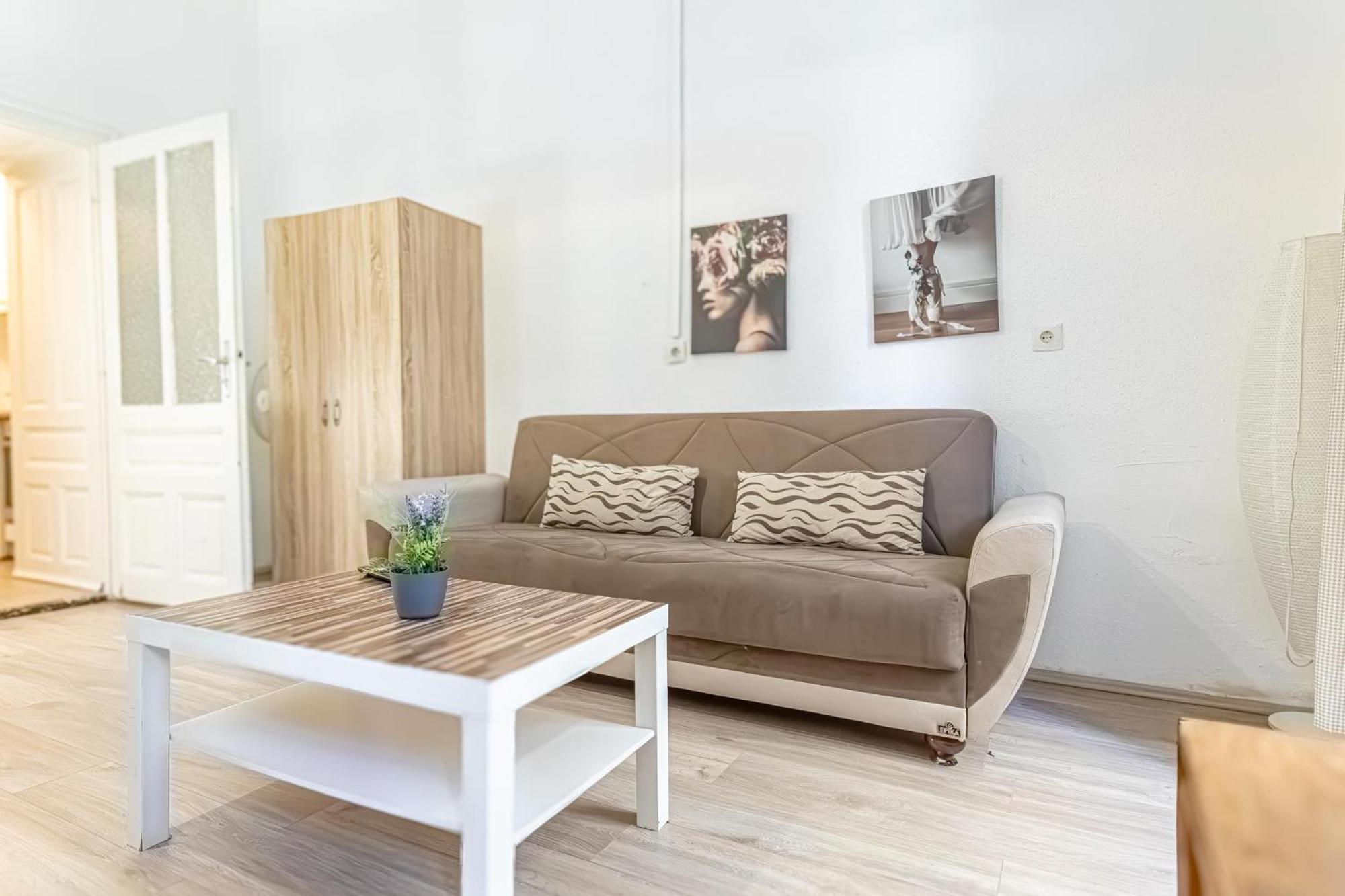 Chic Apartment- Suitable For Longstays Near Matzleinsforferplatz Wien Eksteriør billede