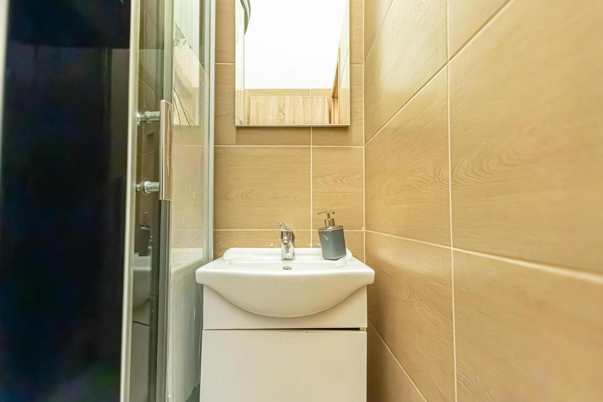 Chic Apartment- Suitable For Longstays Near Matzleinsforferplatz Wien Eksteriør billede